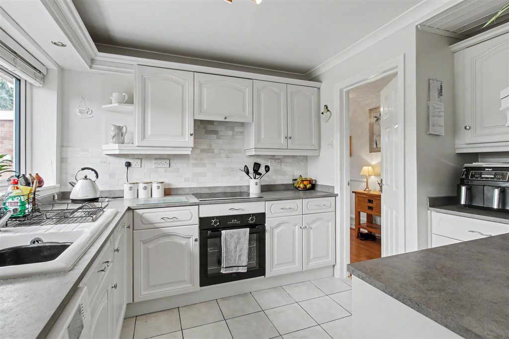 Property photo 3 of 29 Kitchen