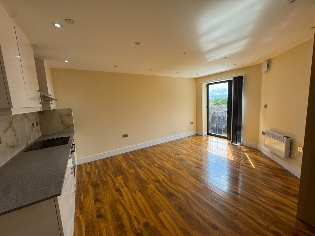 Property photo 1 of 3 Studio To Rent Church Street, Slough Sl1