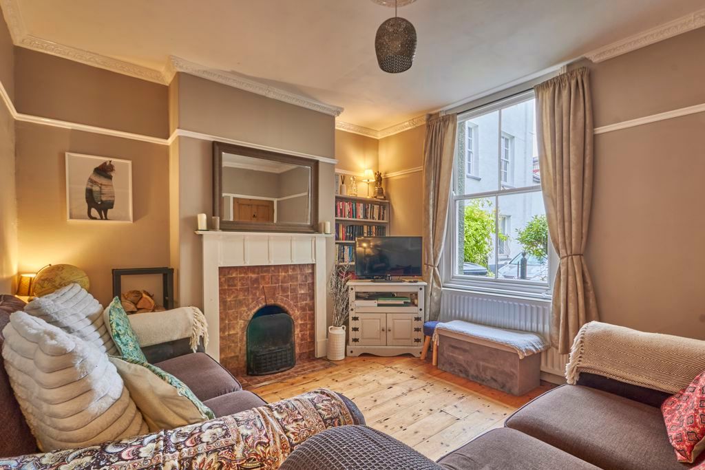 Property photo 2 of 21 Living Room