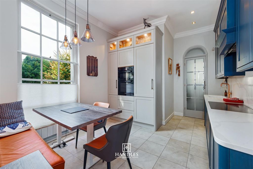 Property photo 2 of 17 Beauchamph3-18A.Jpg