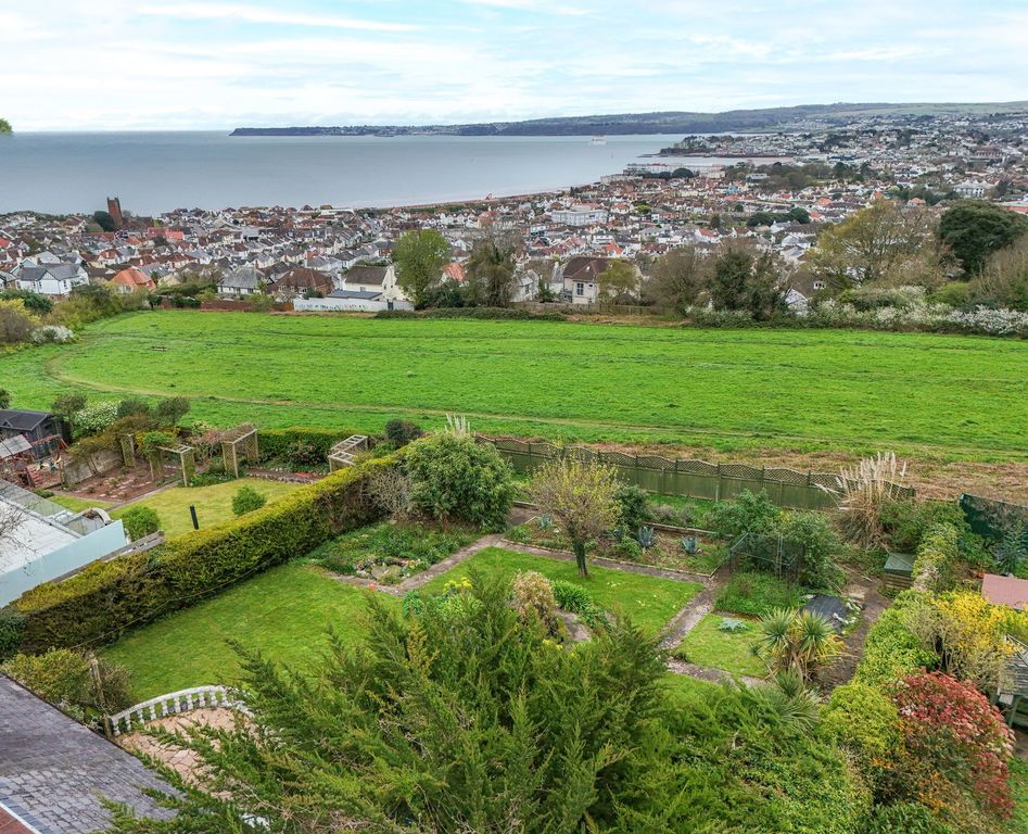 Property photo 2 of 34