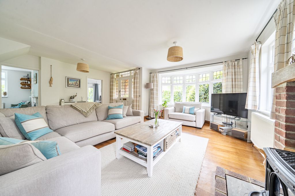 Property photo 3 of 19 Sitting Room