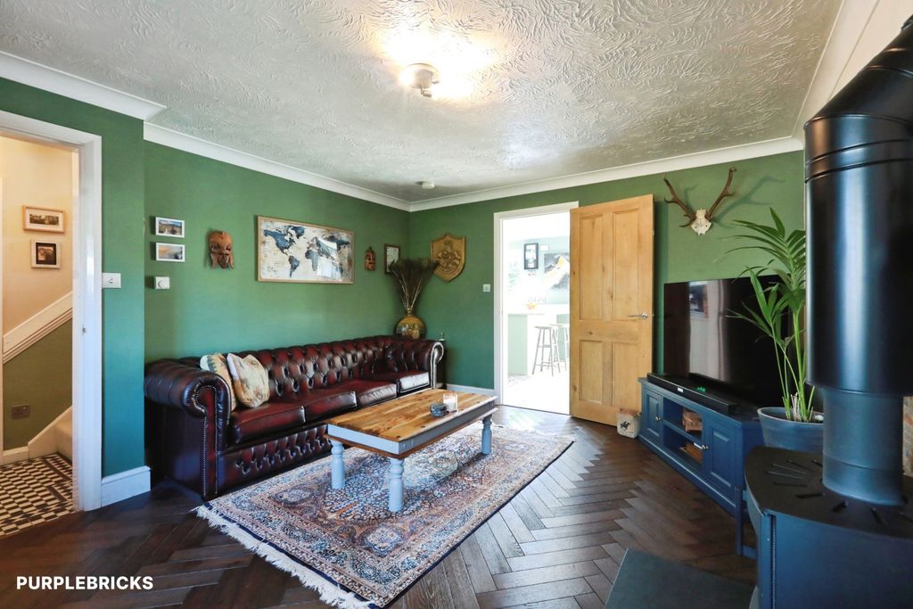 Property photo 2 of 27