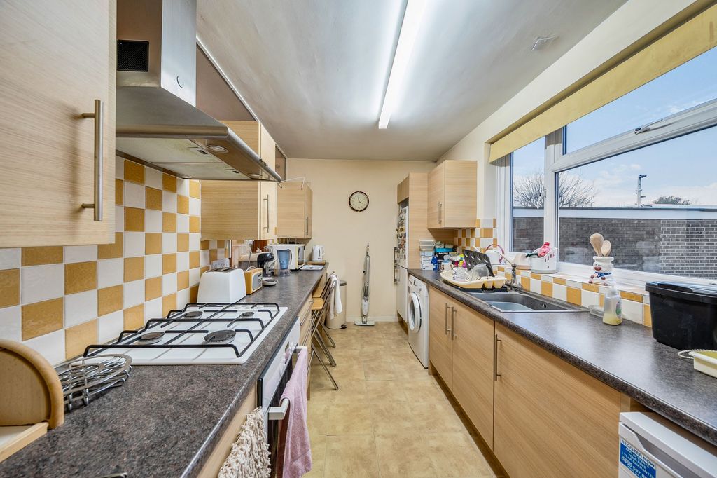 Property photo 2 of 11 Kitchen