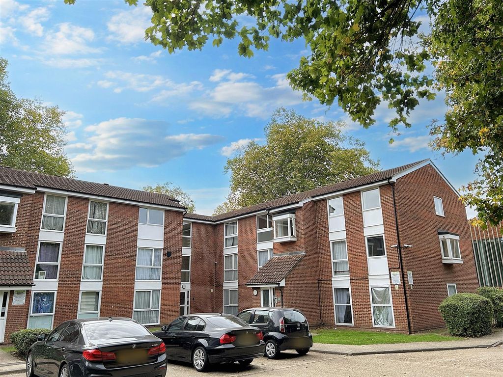 Property photo 1 of 8 External