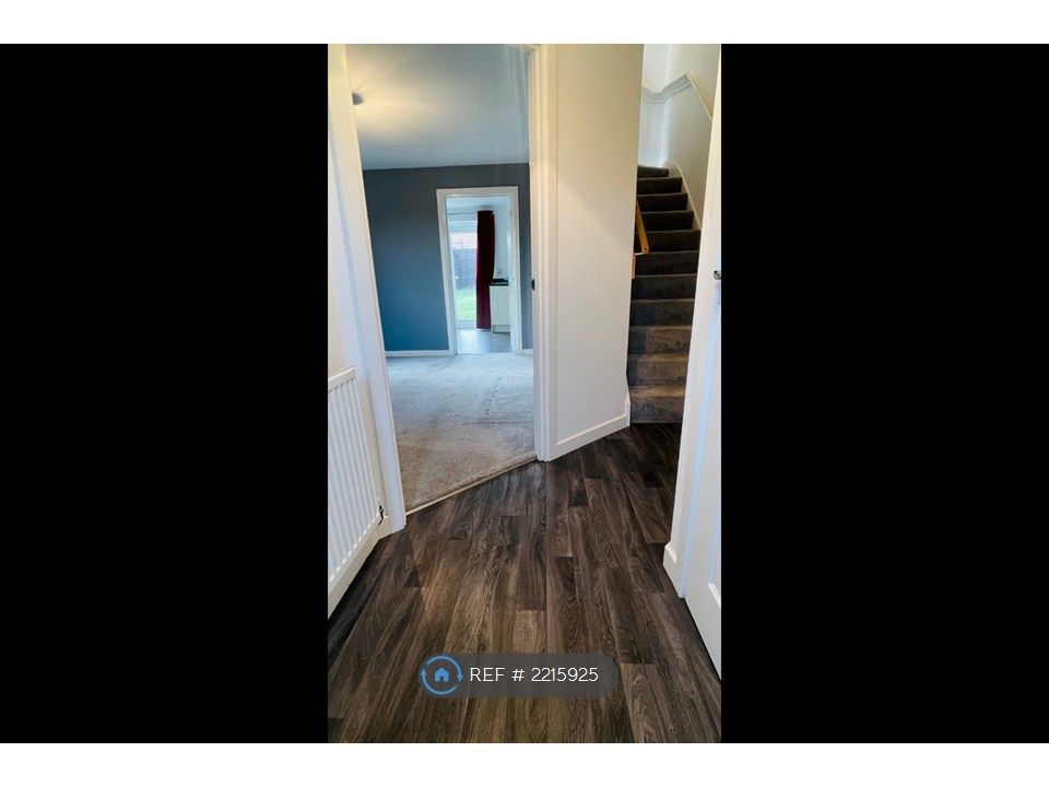 Property photo 2 of 18 Entrace Hallway