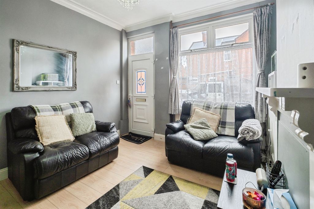 Property photo 2 of 17