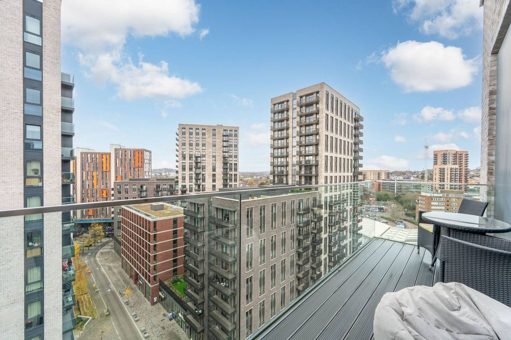 Property photo 2 of 20