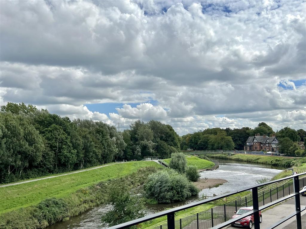 Property photo 2 of 23