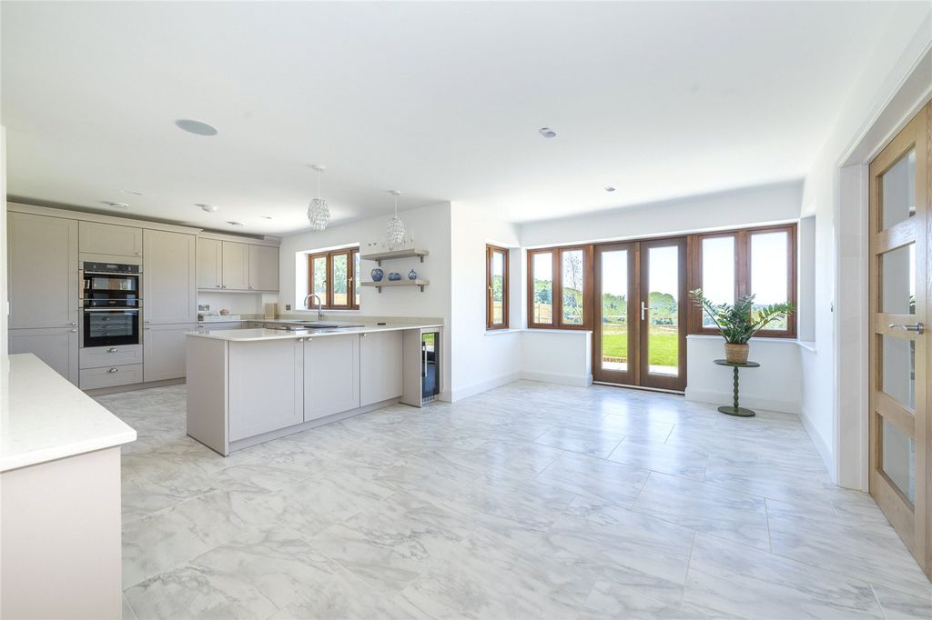 Property photo 3 of 21 Kitchen/Dining Room