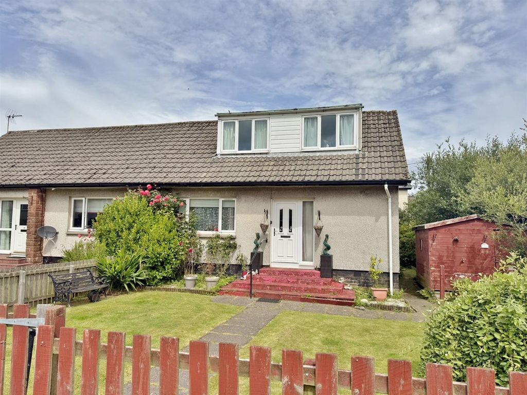 Property photo 1 of 14 15 Brathwic Front