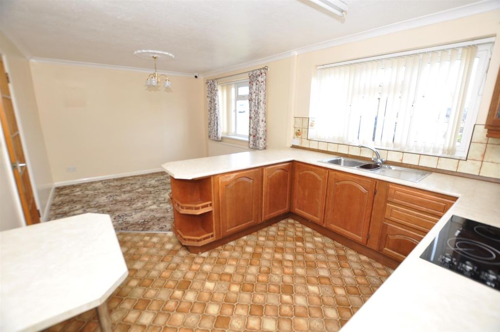Property photo 3 of 18 Kitchen/Dining Room