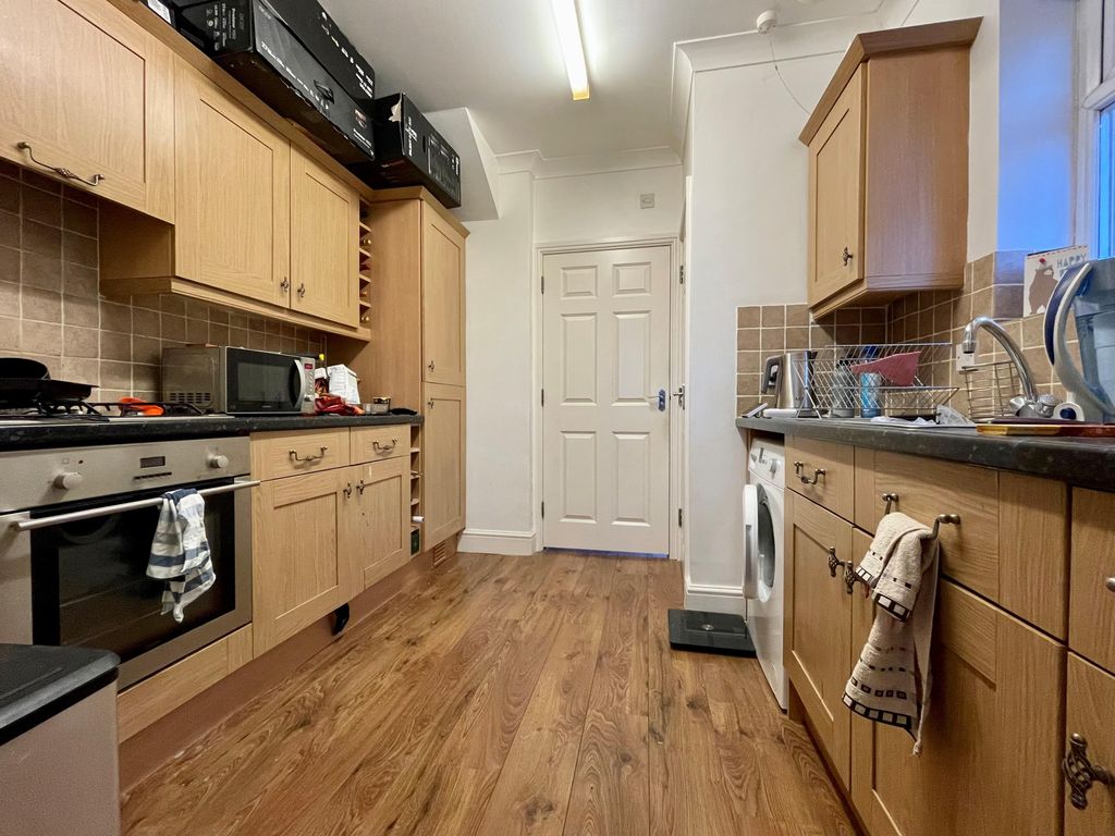 Property photo 2 of 7 Kitchen