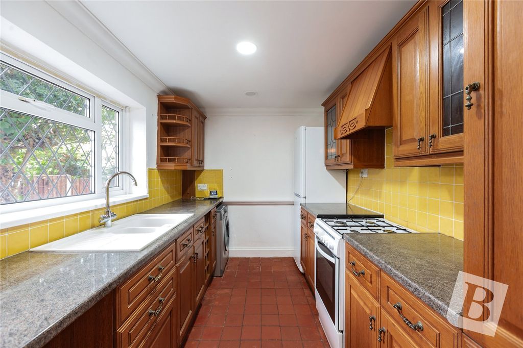 Property photo 2 of 11 Kitchen