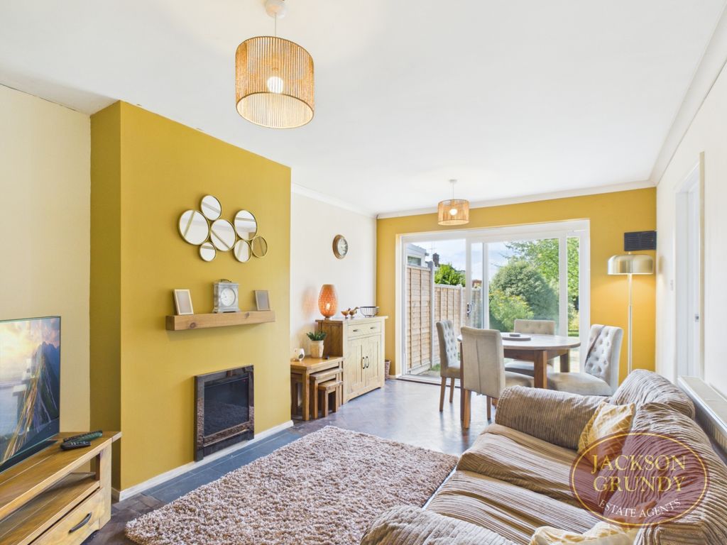 Property photo 2 of 14 Courteenhall Close