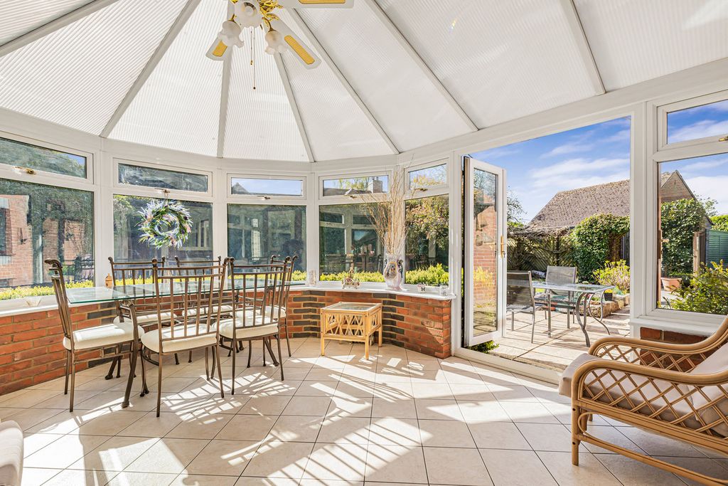 Property photo 3 of 26 Conservatory