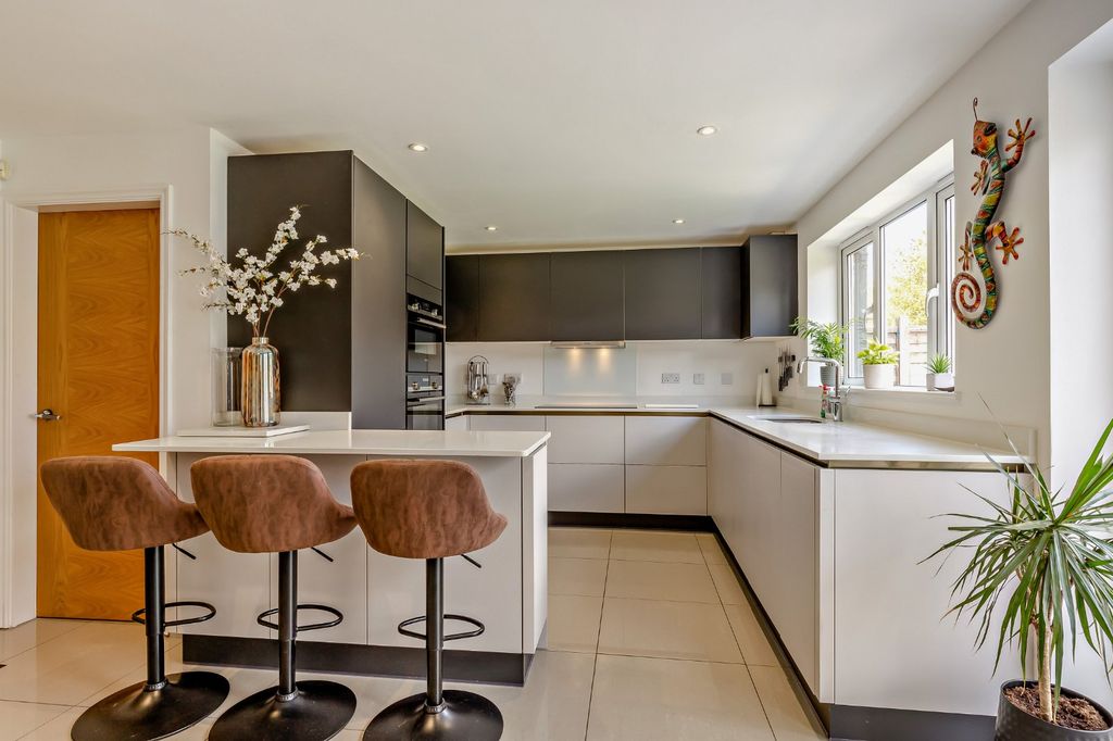 Property photo 2 of 20 Picture No. 04