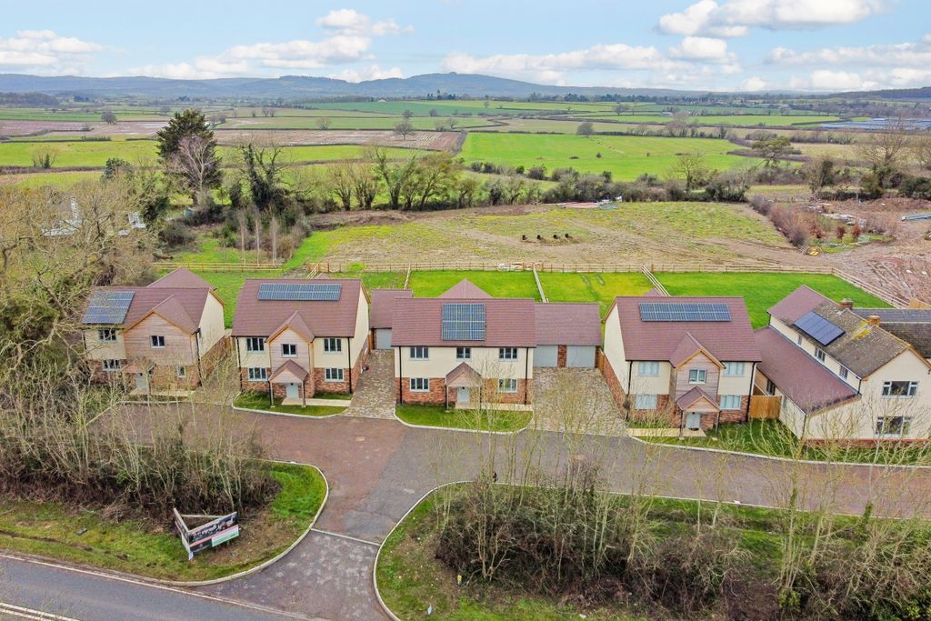 Property photo 2 of 21