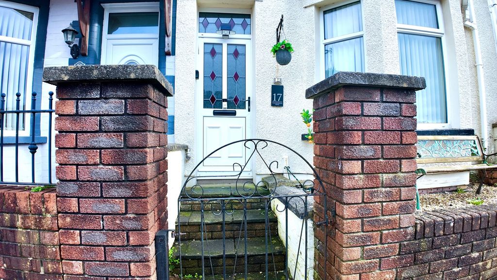 Property photo 2 of 26