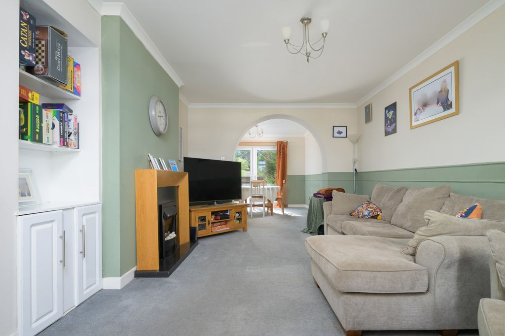 Property photo 2 of 25