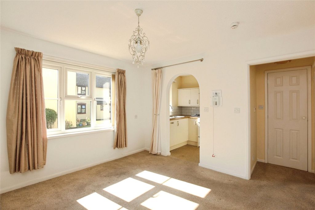 Property photo 3 of 9 Lounge