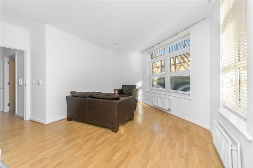 Property photo 2 of 8