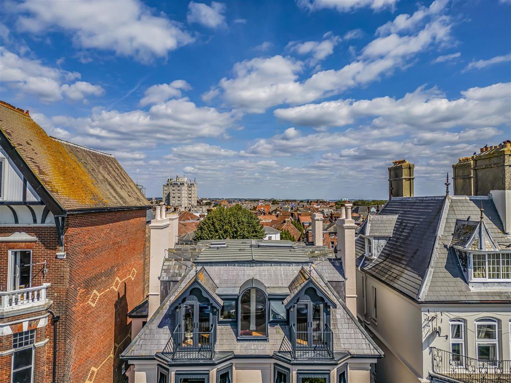Property photo 3 of 37 4_Ms3_Penthouse_Front_Aerial.Jpg