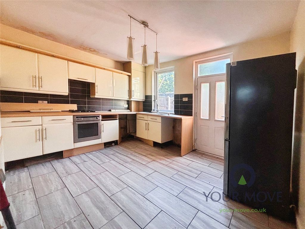 Property photo 3 of 7 Kitchen