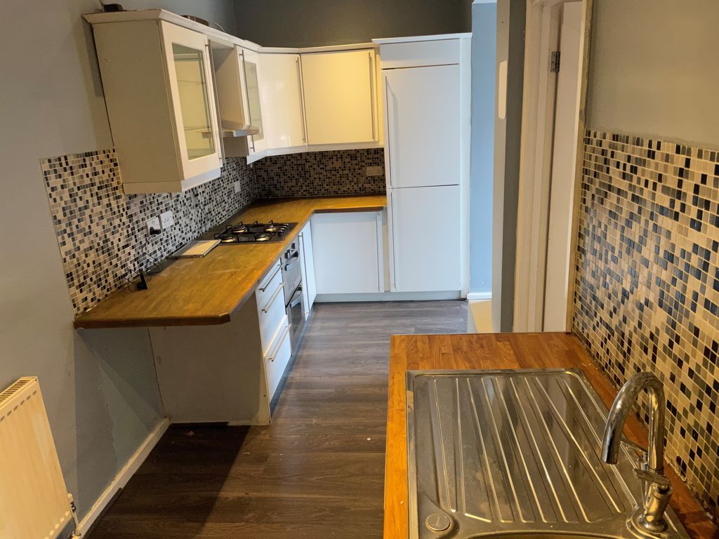 Property photo 3 of 8 Kitchen