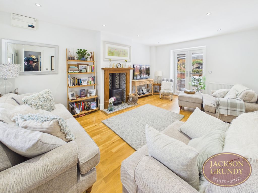Property photo 2 of 26 Holmleigh Close
