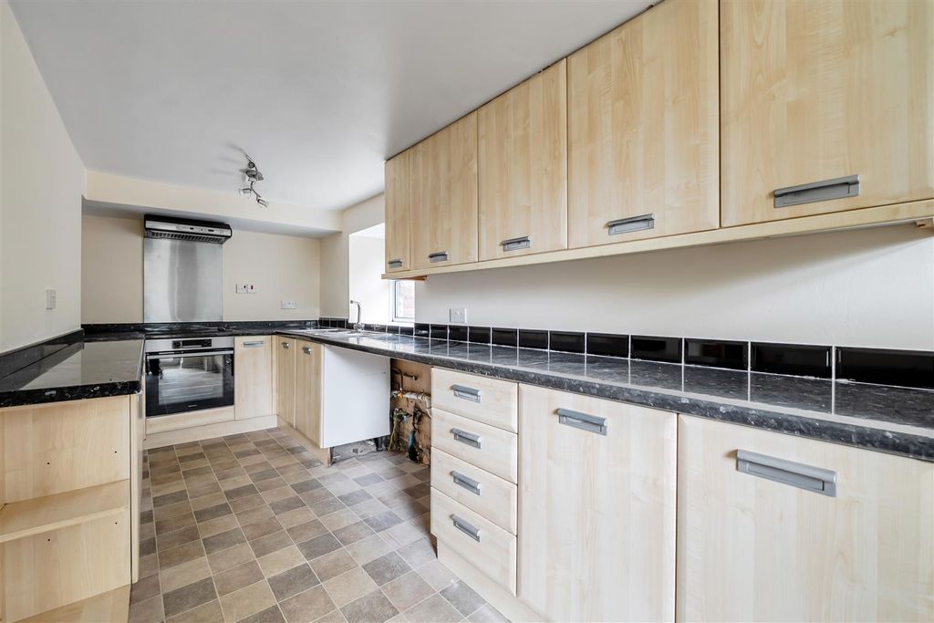 Property photo 2 of 22 1470742-15-6A1E9B7298Dd5.Jpg