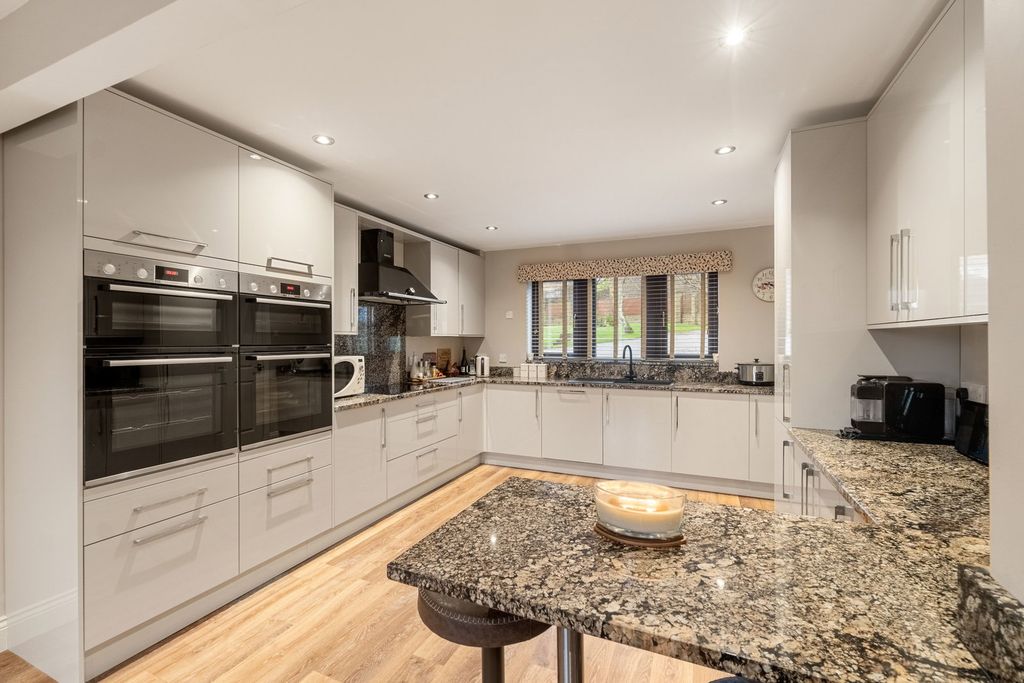 Property photo 2 of 26