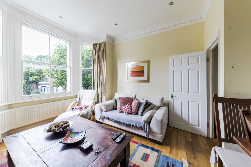 Property photo 1 of 12 Photo 4