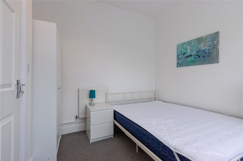 Property photo 3 of 9 Room 1