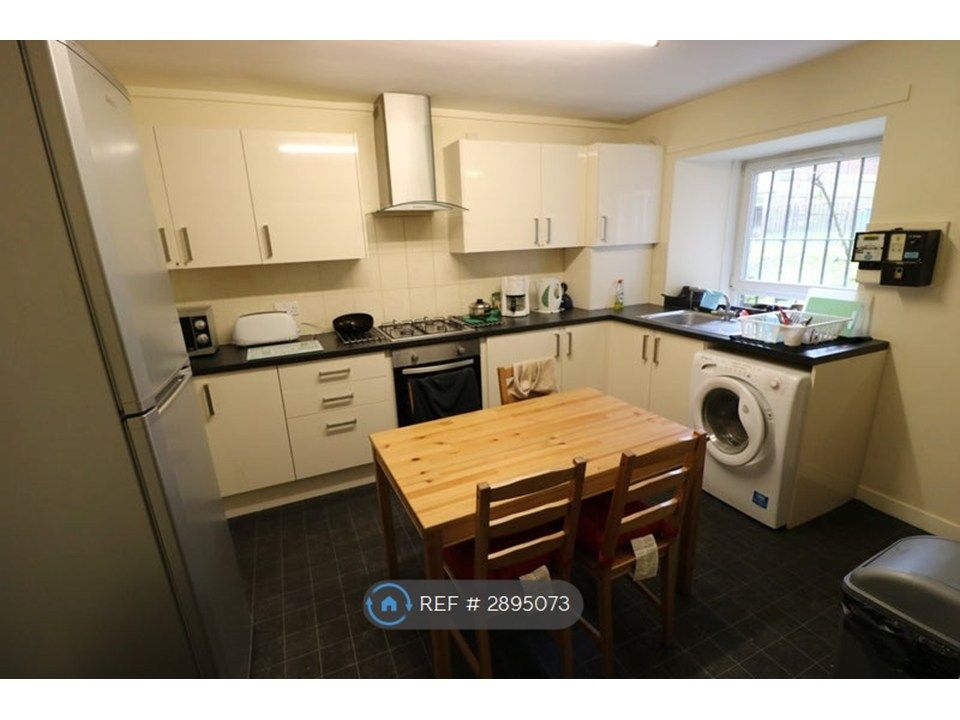Property photo 2 of 7 Kitchen