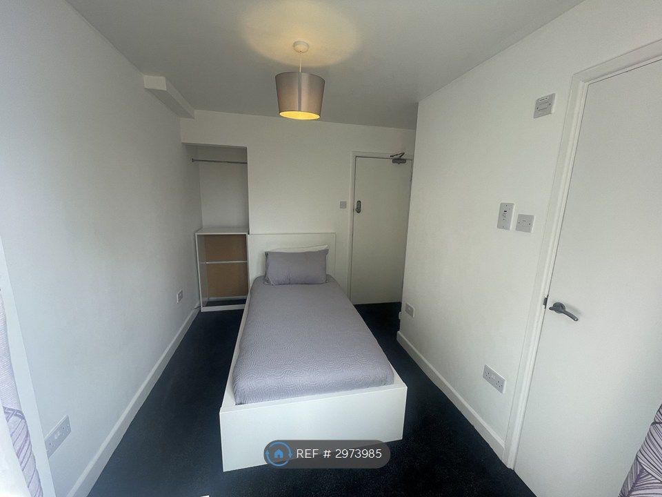 Property photo 1 of 6 Single Ensuite Room