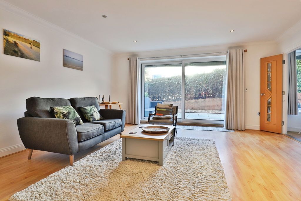 Property photo 3 of 18 Pbox-Img.Jpg