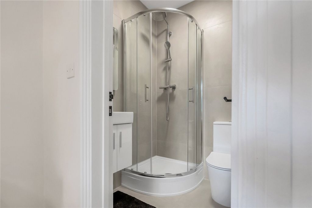 Property photo 3 of 5 Ensuite