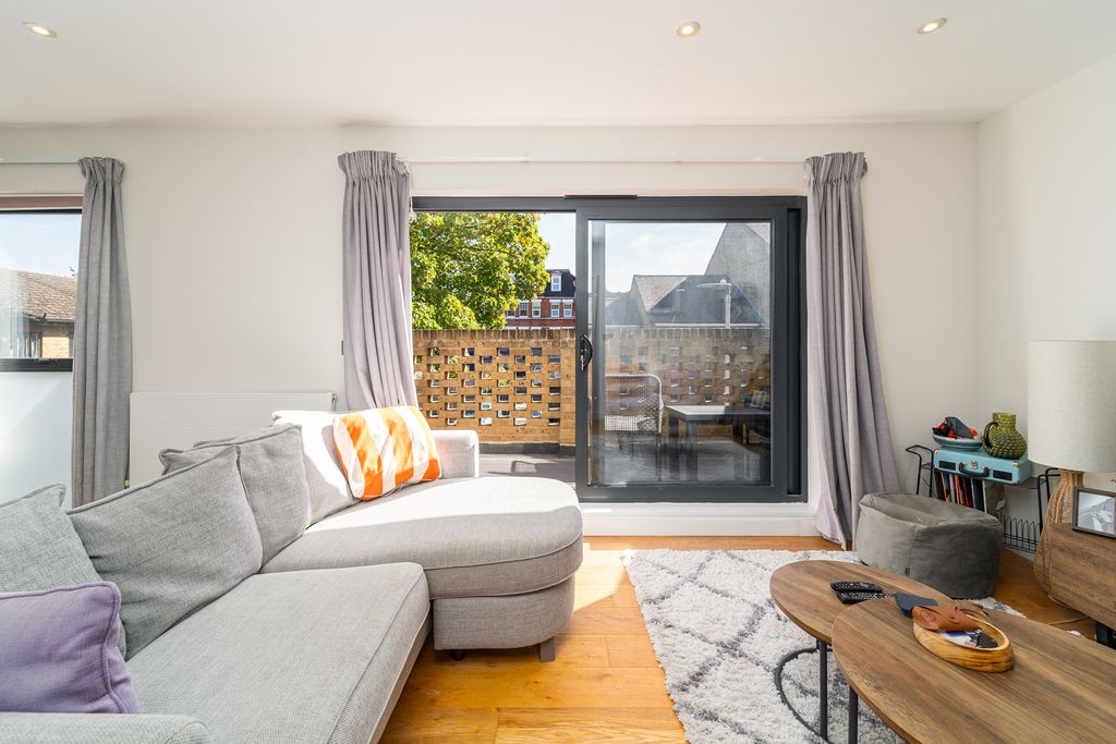 Property photo 2 of 14 Ndb03537-Edit