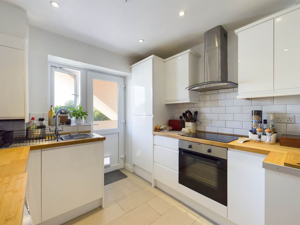 Property photo 1 of 7 Kitchen
