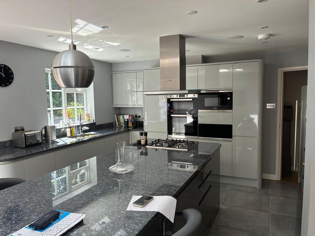 Property photo 3 of 11 Kitchen1.Jpg