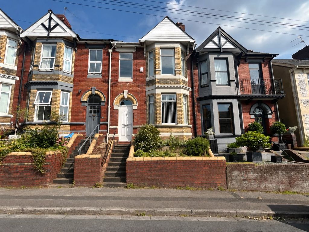 Property photo 1 of 32