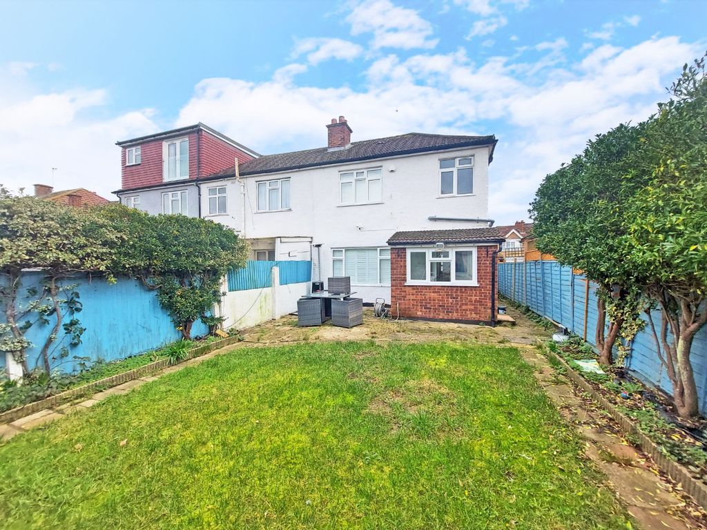 Property photo 2 of 18 4916471