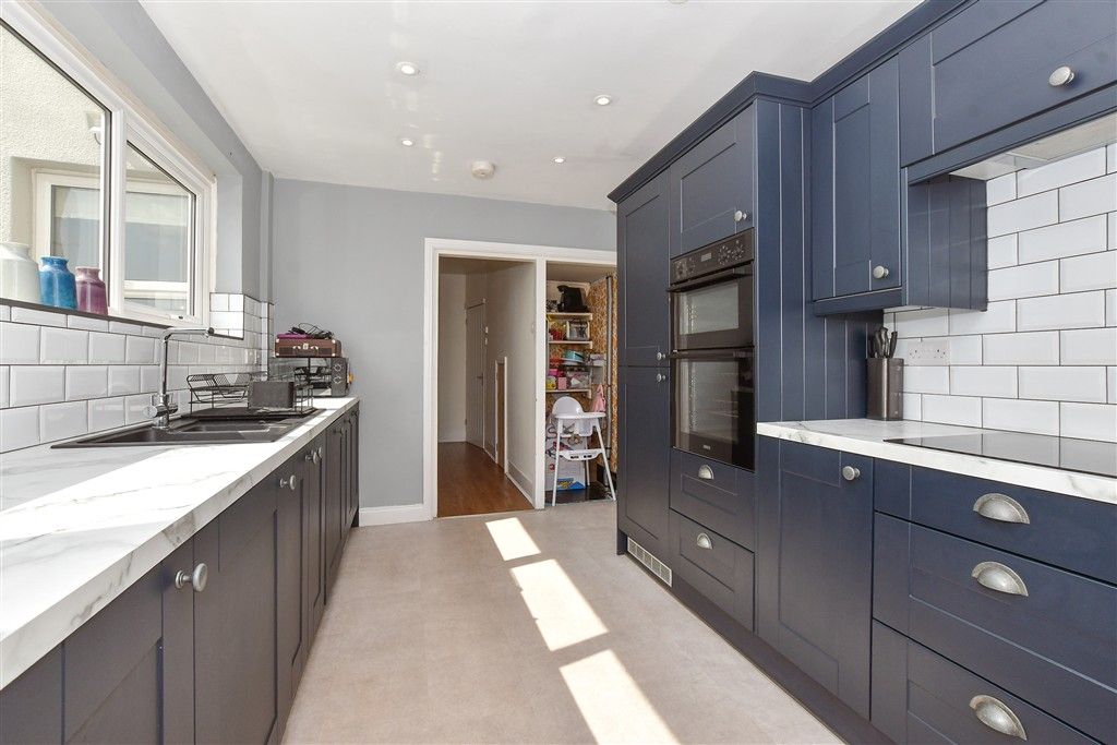 Property photo 3 of 13 Kitchen