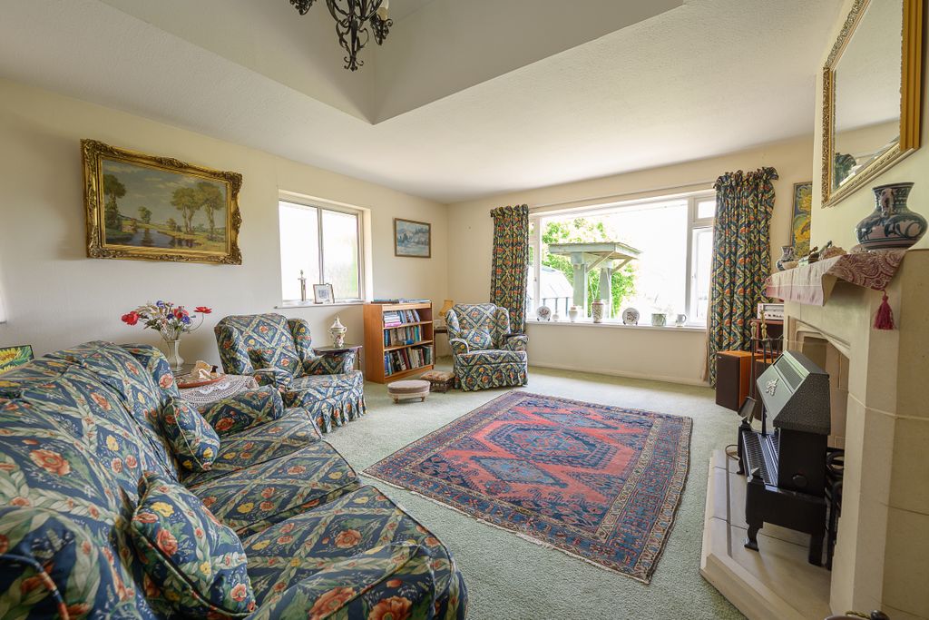 Property photo 2 of 21 Queenstone-18