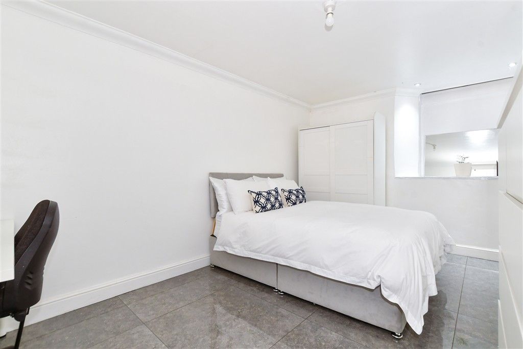 Property photo 3 of 9 Bedroom