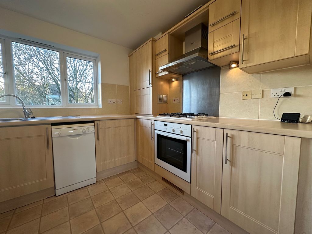 Property photo 3 of 11 Kitchen