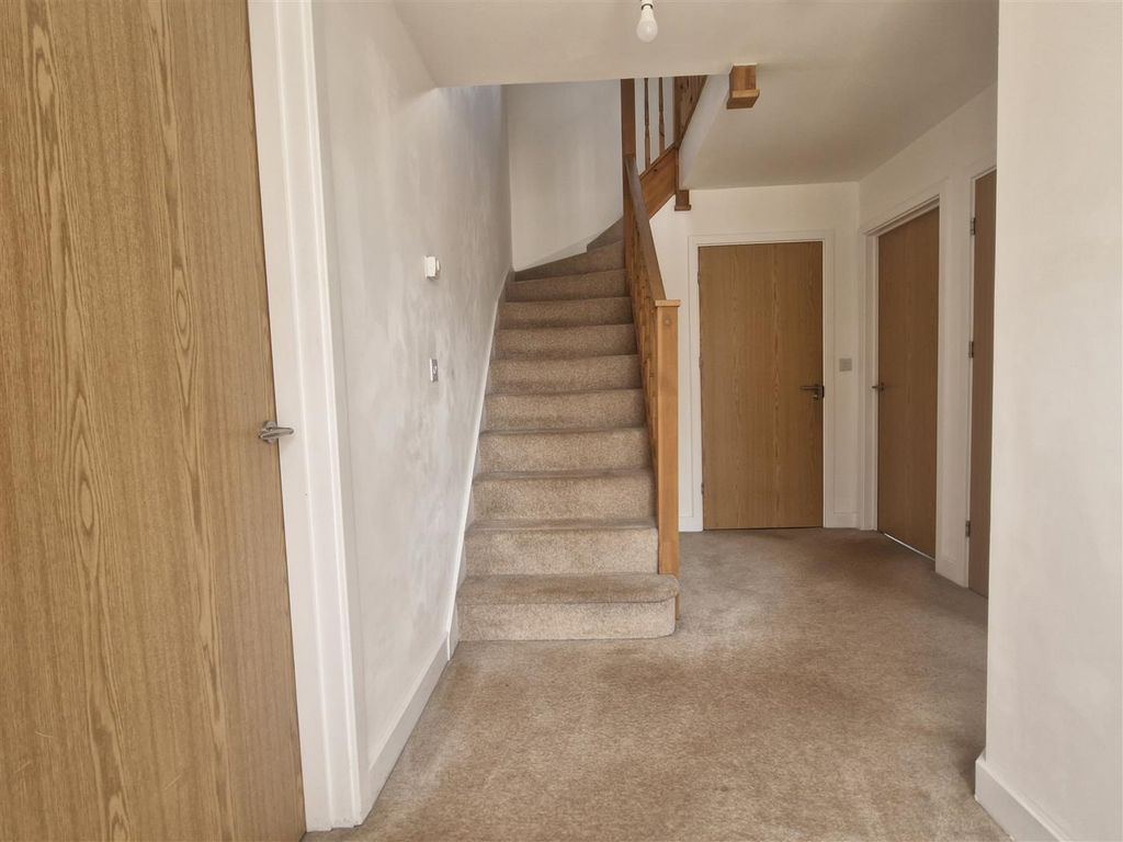 Property photo 2 of 18 Entrance Hallway.Jpg