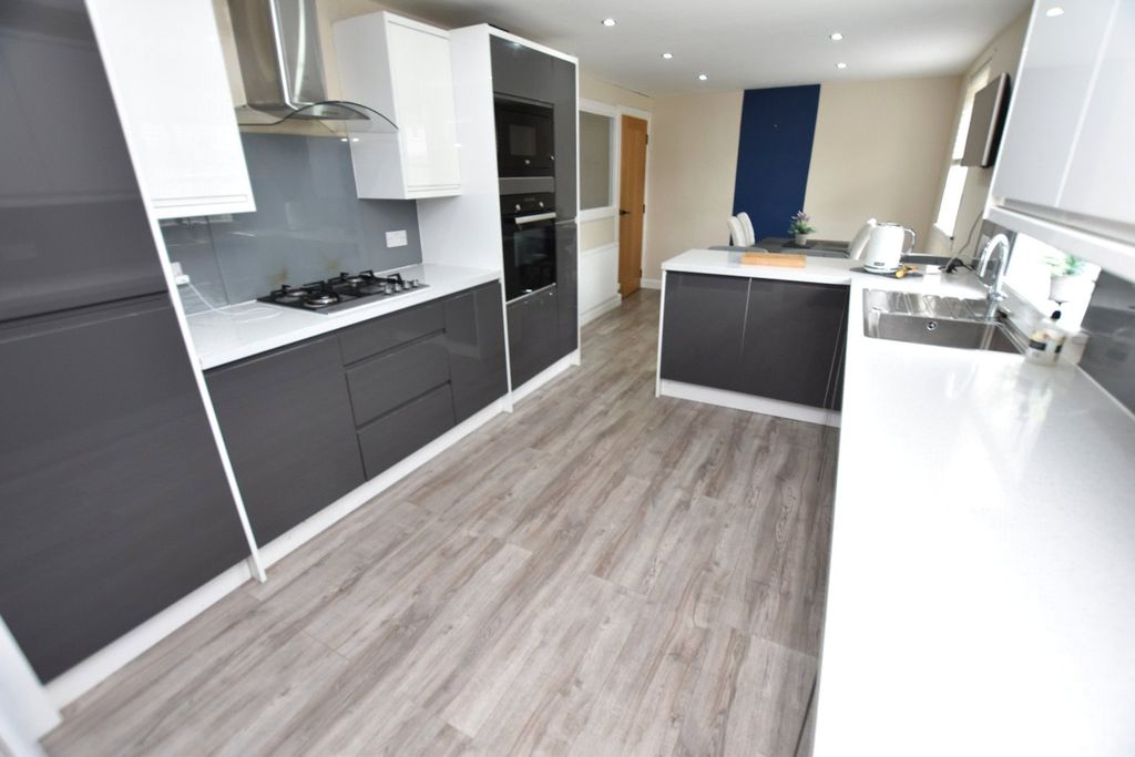 Property photo 2 of 16 Picture No. 05