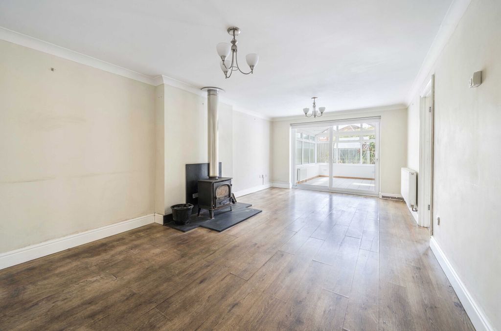 Property photo 2 of 22 1297729-10-68306c...
